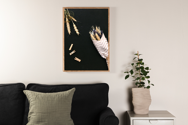 Venture Home Flowers On Table Poster Svart
